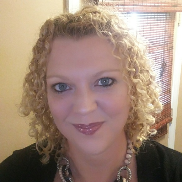 Meet your Posher, Lindsay - Picture 2 of 2